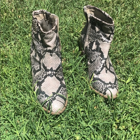 Carlos Santana Shoes - Snake Skin Booties